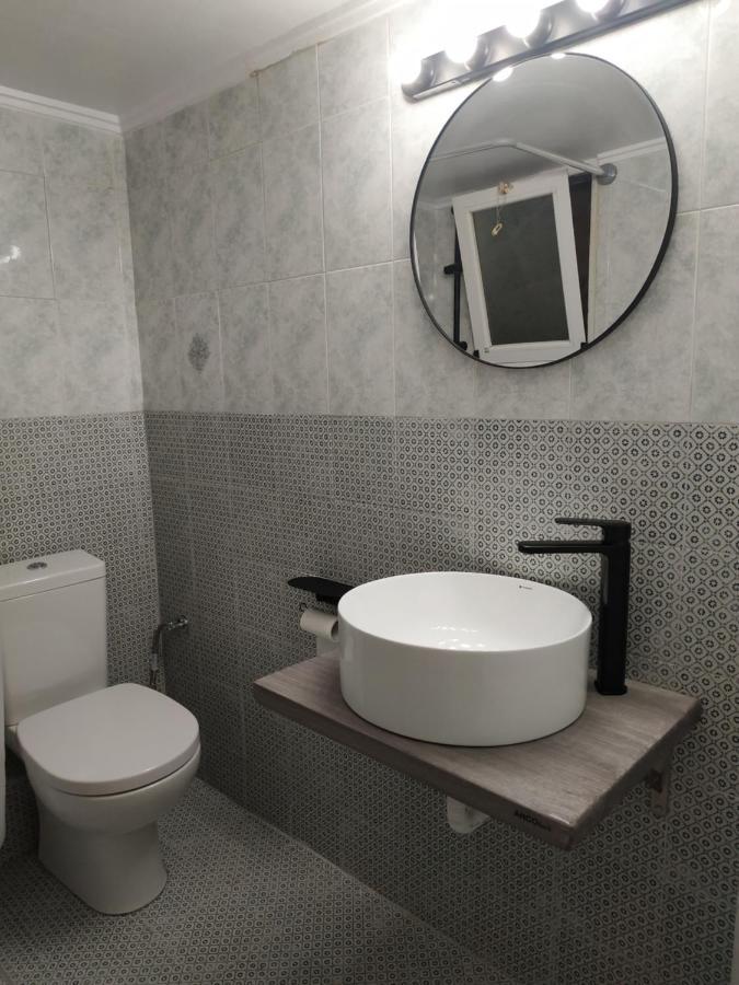 Cozy Apartment Near Metro Station Agia Marina Athen Eksteriør billede