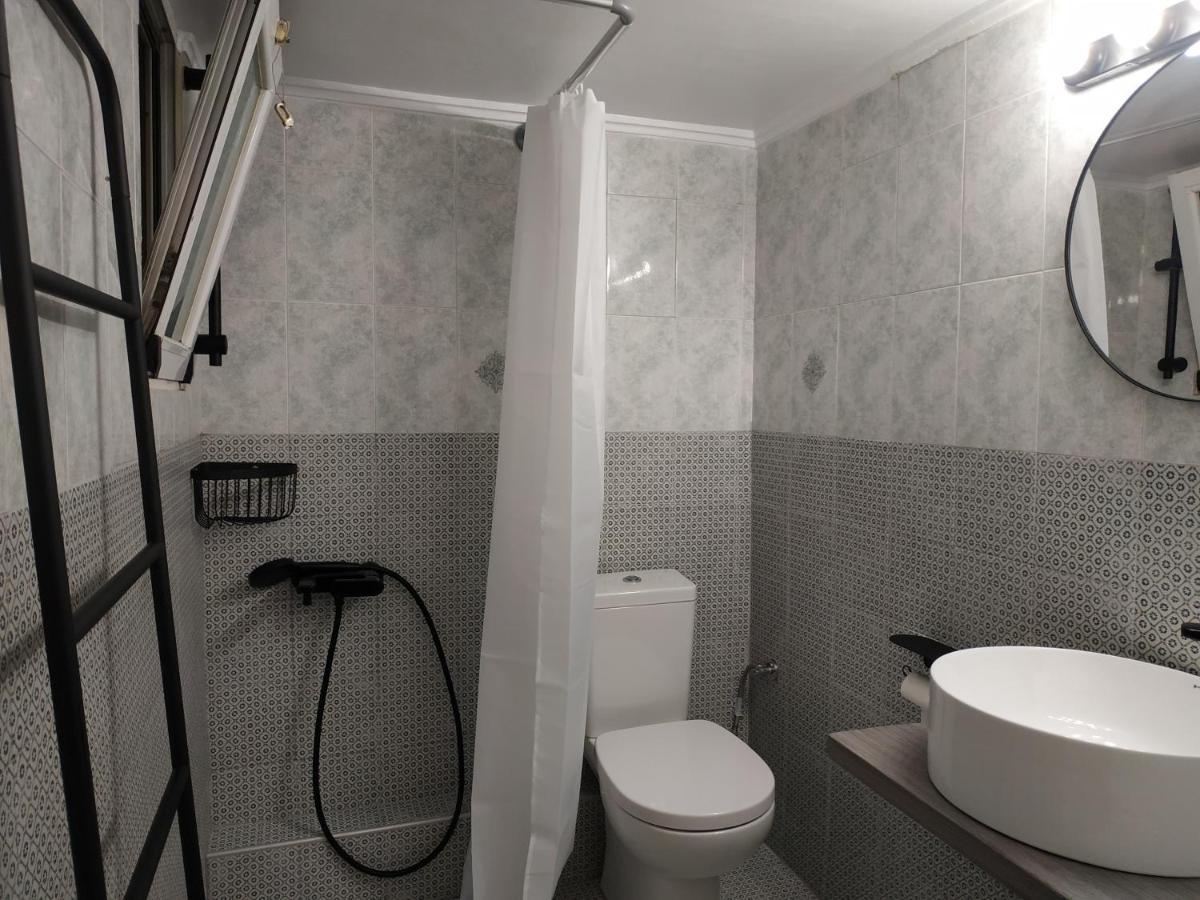 Cozy Apartment Near Metro Station Agia Marina Athen Eksteriør billede