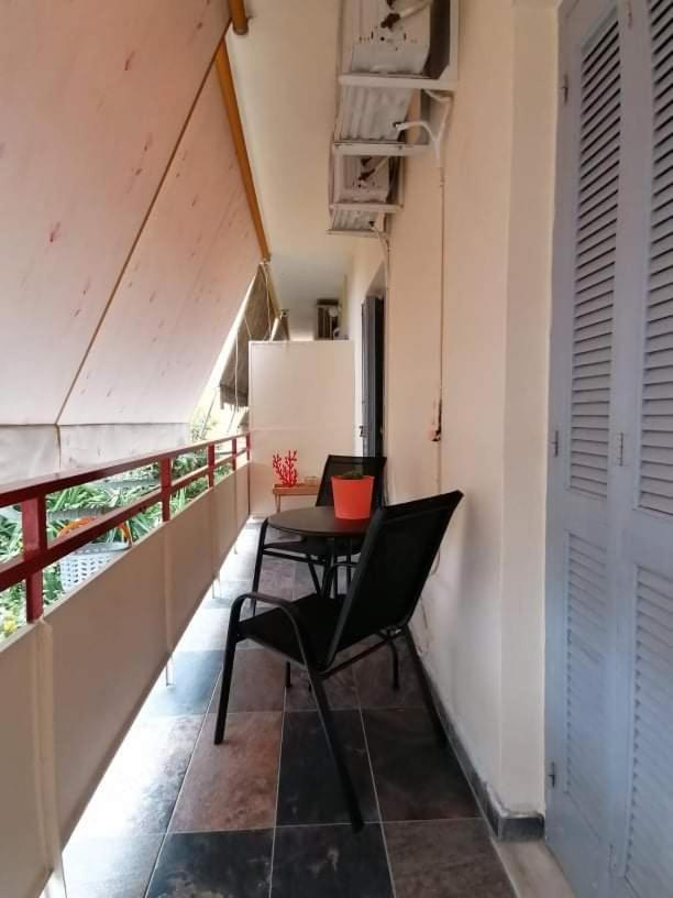 Cozy Apartment Near Metro Station Agia Marina Athen Eksteriør billede