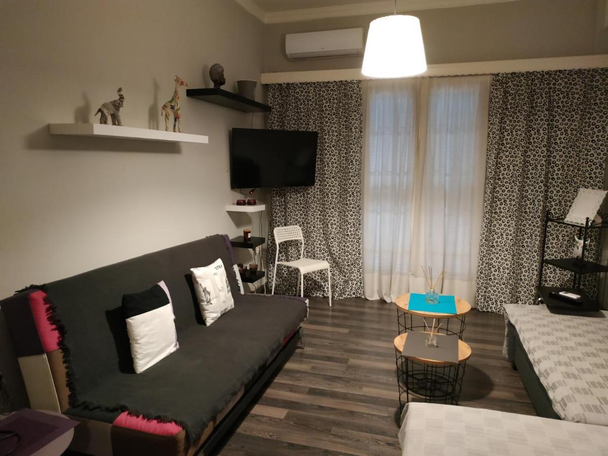 Cozy Apartment Near Metro Station Agia Marina Athen Eksteriør billede