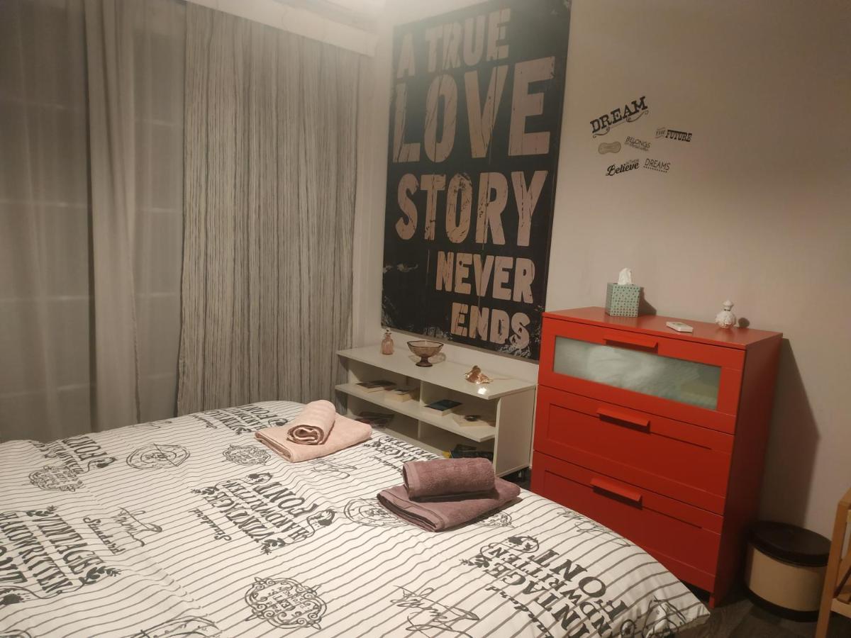 Cozy Apartment Near Metro Station Agia Marina Athen Eksteriør billede