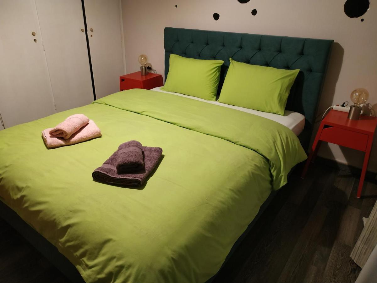 Cozy Apartment Near Metro Station Agia Marina Athen Eksteriør billede